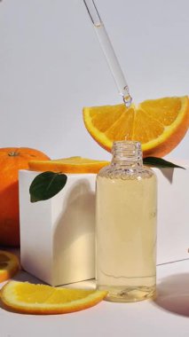 Cilt bakımı için taze portakallı C vitamini serumu düşürücü.