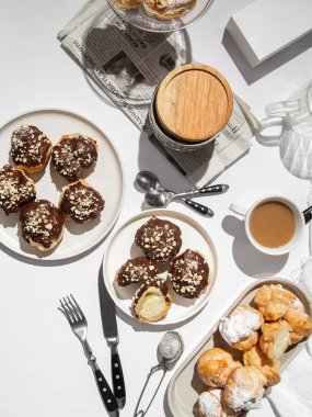 Kremalı profiterol.