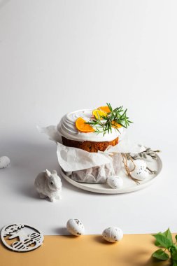 Beyaz Buz ve Citrus 'lu Bayramlık Paskalya Keki