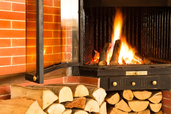 Hot wood fire burning in a chimney insert — Stock Photo, Image