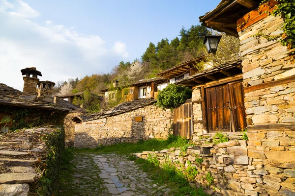 Stone walls and terraces in the village of Leshten — Stock Photo, Image