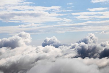 Bulutların üzerinde havadan görünümü olan Cloudscape