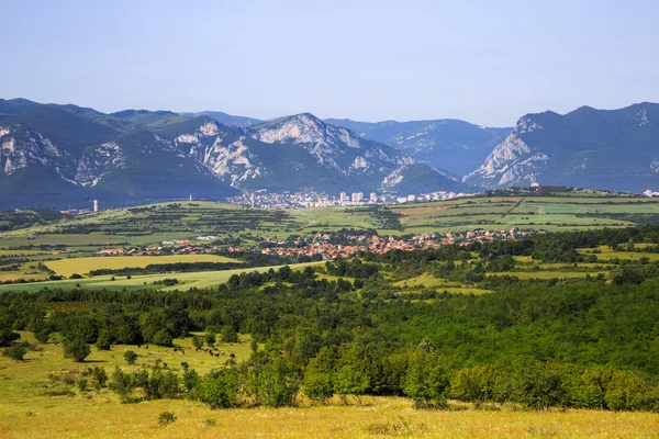 Panoramautsikt över staden Vratsa, Bulgarien — Stockfoto