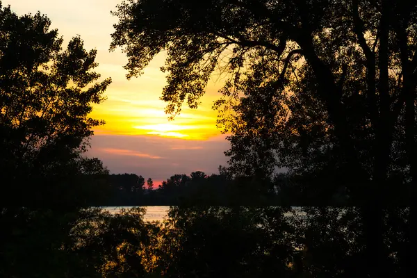 Tranquil orange sunset over the Danube River — Stock Photo, Image