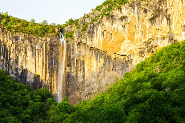 Водопад Скаклия в Балканских горах, Болгария — стоковое фото