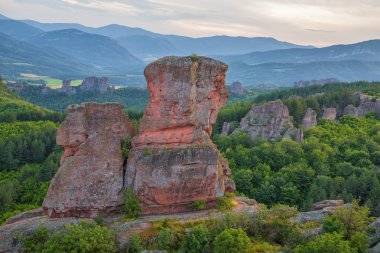 Gün batımında Belogradchik Kayalıkları