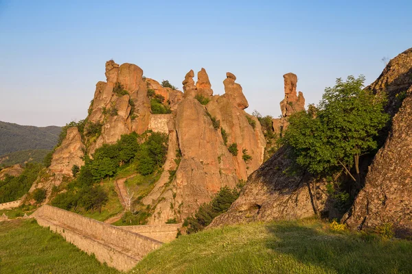 Belogradchik pevnost vstup a skály — Stock fotografie