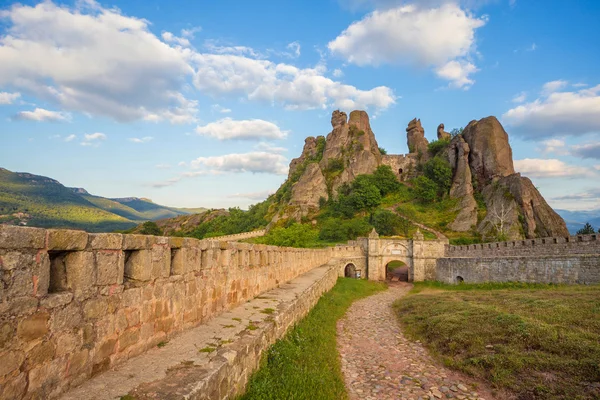 Belogradchik twierdza wejście i skały — Zdjęcie stockowe