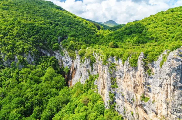 Güzel şelale Vratsa koca Balkan Dağları
