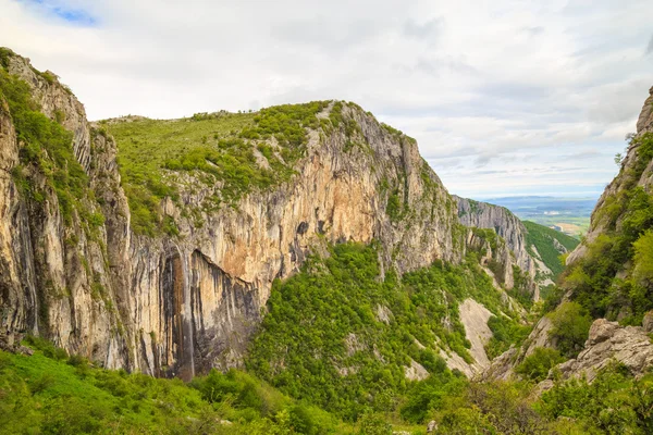 "Skaklya "vattenfall i Balkan bergen, Bulgarien — Stockfoto