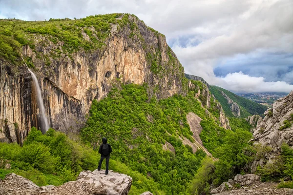 "Cascade de Skaklya dans les montagnes des Balkans, Bulgarie — Photo
