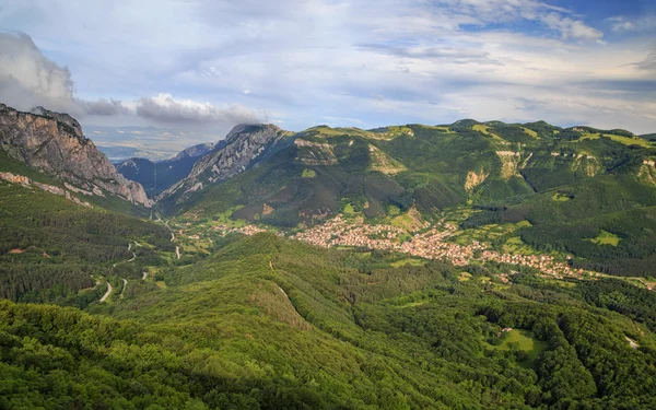 "Врацата - красивый горный перевал в Балканских горах, Болгария — стоковое фото