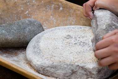 Un geleneksel bir şekilde Neolitik Çağ için yapmak.