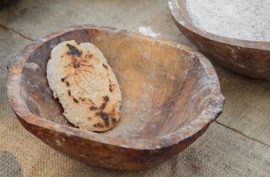 Damgalı çizimleri ile yazıldığından (einkorn) ekmek
