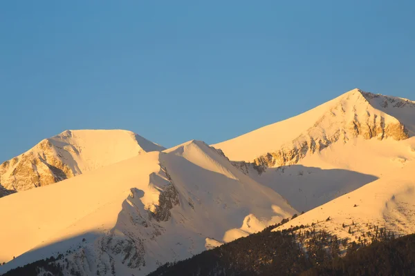 Peak Vichren (2914 m) på sunrise — Stockfoto