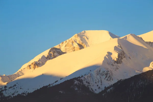 Peak Vihren (2914 m) at sunrise — Stock Photo, Image