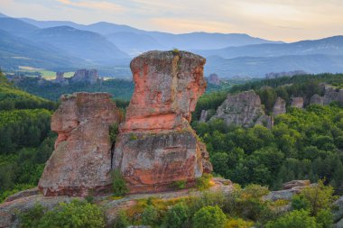 Gün batımında Belogradchik Kayalıkları