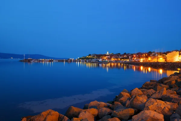 De haven van de oude stad Nessebar nachts, Bulgarije — Stockfoto