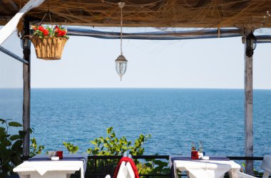 bir restorana mal Denizi üzerinde göster