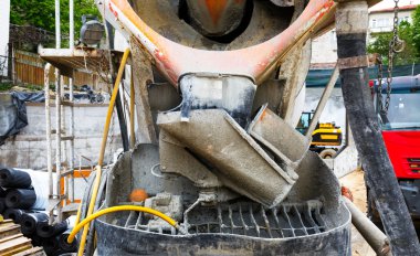 Beton kamyon arka yüzü 