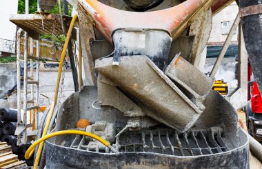 Beton kamyon arka yüzü 