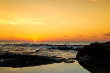 Gündoğumu, güzel deniz manzarası