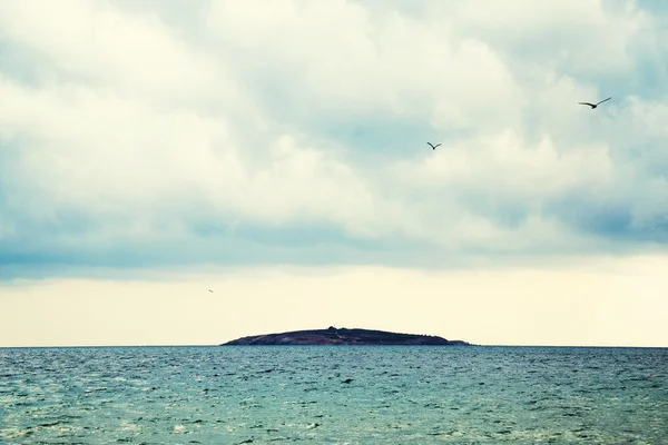 Вид на острів Святої Ivan під час шторму — стокове фото
