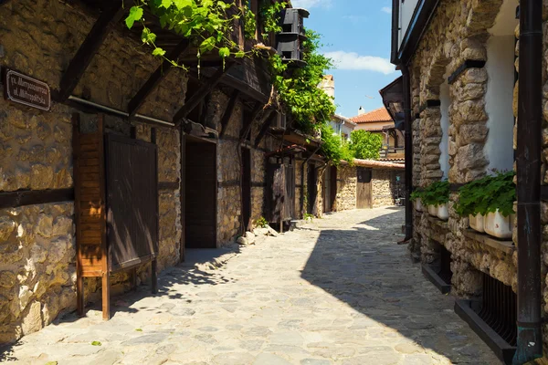 Gamla traditionella street, Nessebar, Bulgarien. — Stockfoto