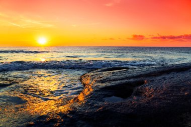 Tropikal okyanus gündoğumu