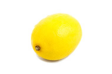 Taze limon suyu ile beyaz bir arka plan üzerinde damla