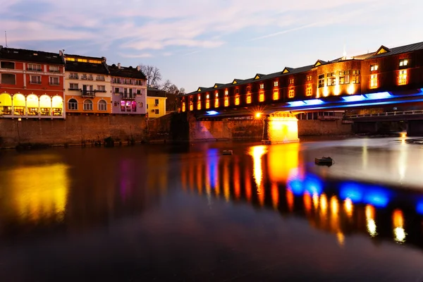 Pont couvert en bois, ville de Lovech, Bulgarie — Photo