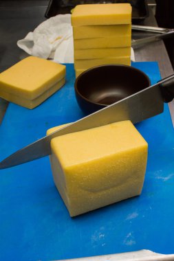 Şef mutfak peynir keser