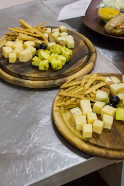 Yönetim Kurulu ile zeytin peynir. peynir farklı türleri