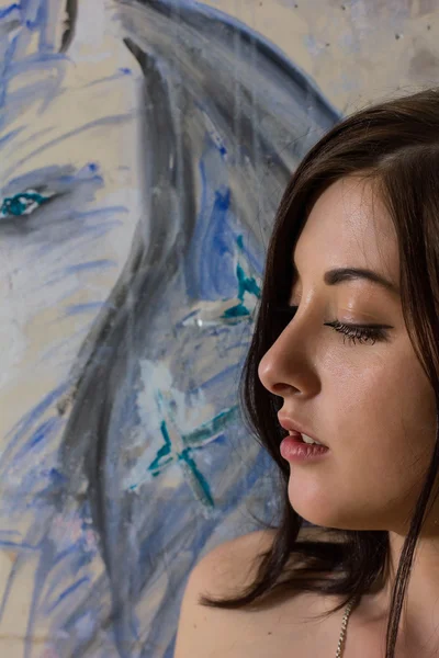 Beautiful girl is an artist with a painted unicorn — Stock Photo, Image