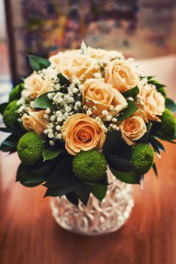 Vazo düğün buketi ile