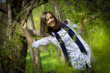 bir çiçekli ağaç güzel kız