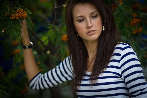 Portrait of stylish woman in mountain ash — Stock Photo, Image