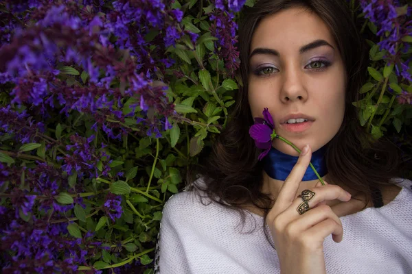 Portrait of a girl lying on a flower meadow — Stock Photo, Image