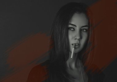 bir sigara ile bir kız portresi