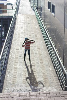  Sokaktaki şık Asyalı kız