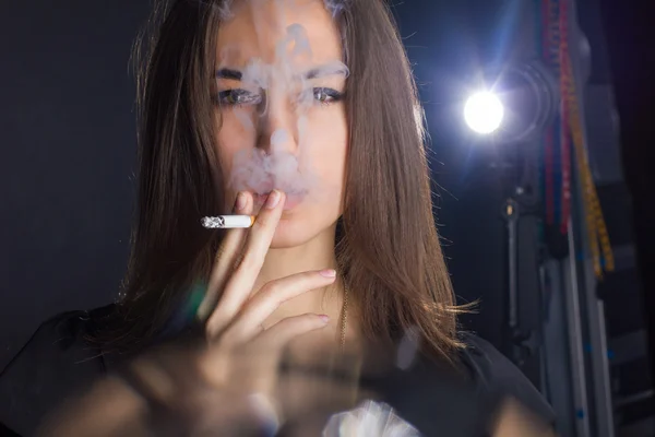 Portrait of a girl with a cigarette — Stock Photo, Image