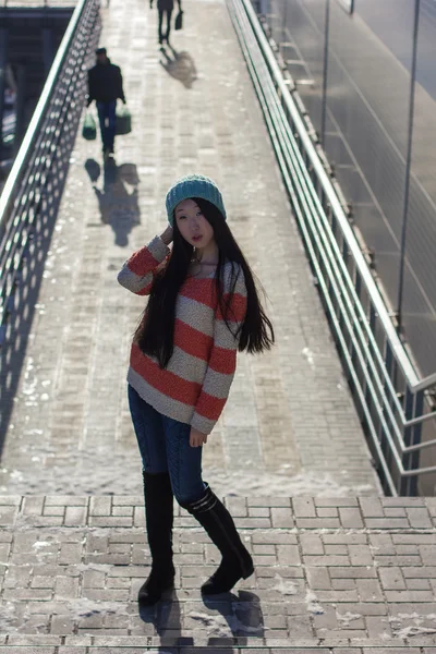 Portrait of stylish Asian girl on the street — Stock Photo, Image