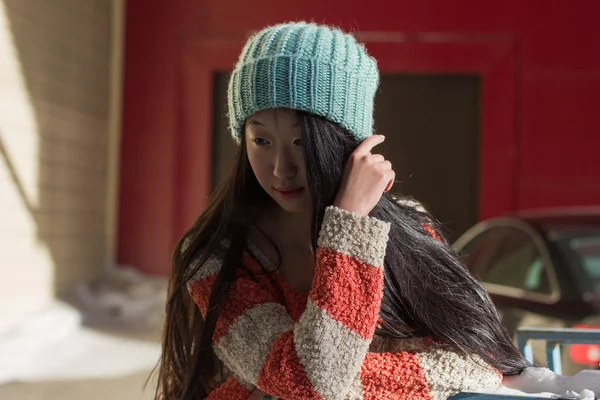 Portrait of stylish Asian girl on the street — Stock Photo, Image