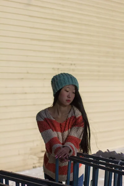 Portrait of stylish Asian girl on the street — Stock Photo, Image