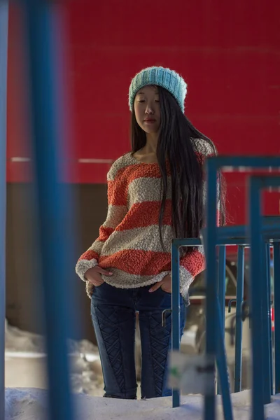 Portrait of stylish Asian girl on the street — Stock Photo, Image