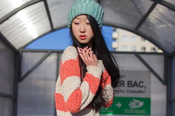 Portrait of stylish Asian girls near small cart — Stock Photo, Image