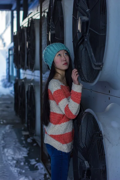 Portrait of stylish Asian girl on the street — Stock Photo, Image