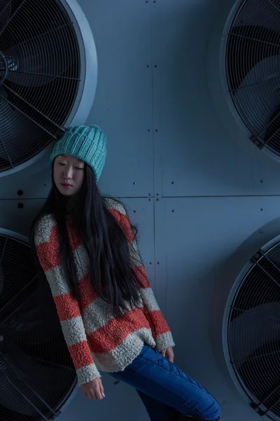 Portrait of stylish Asian girl on the street — Stock Photo, Image