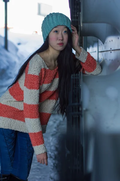 Portrait of stylish Asian girl on the street — Stock Photo, Image