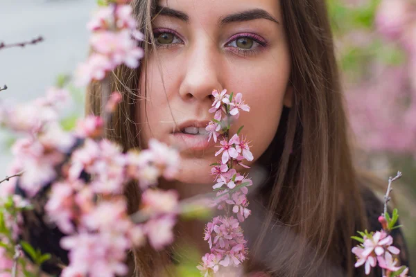 Portrait of young beautiful girl in flowers — Stock Photo, Image